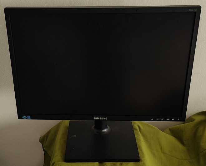 Samsung S22E450DW