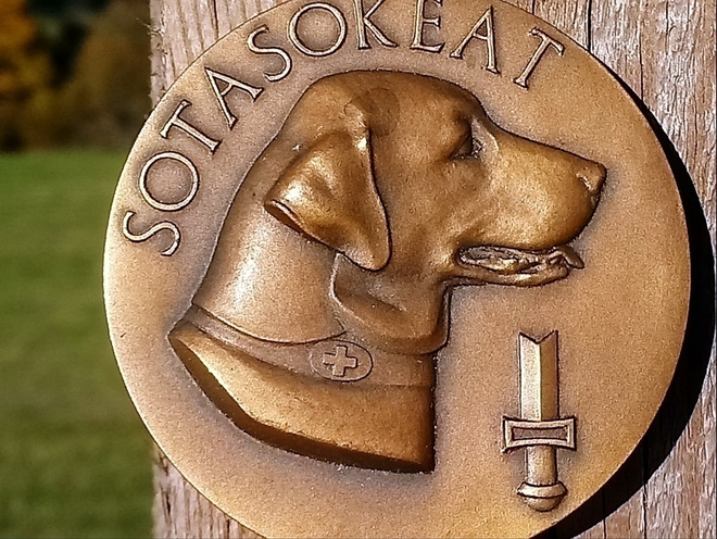 Sotasokeat mitali. Seija Rustholkarhu. Halkaisija - 69 mm. V