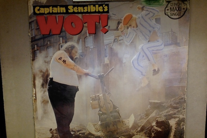 CAPTAIN SENSIBLE .::. WOT ! .::. VINYYLI  MAXI-SINGLE  1982