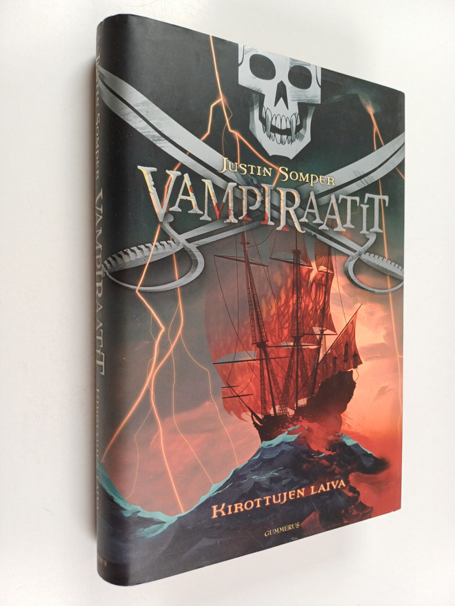 Justin Somper : Vampiraatit 1 : Kirottujen laiva