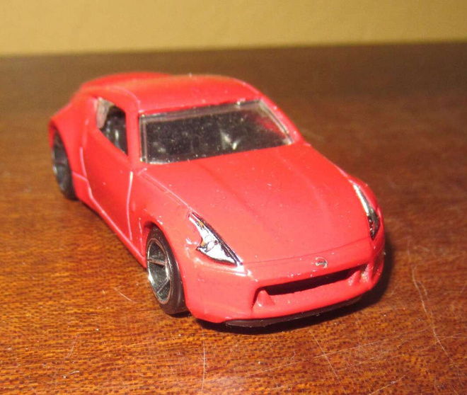 Nissan 370Z pienoismalli pit. 6,5cm