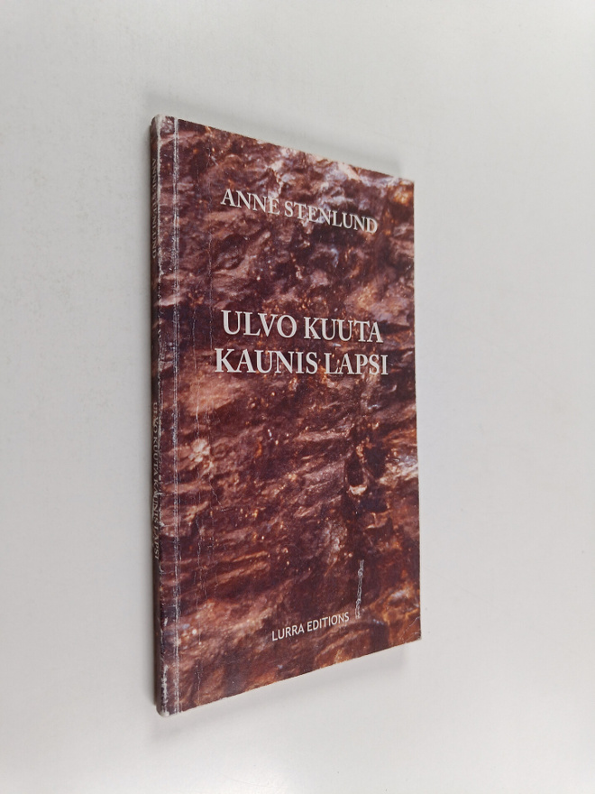 Anne Stenlund : Ulvo kuuta kaunis lapsi
