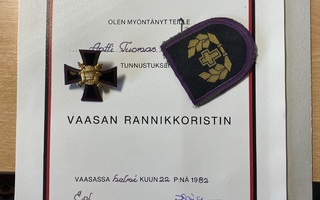 Vaasan rannikkoristi ja myöntis ja papin hihamerkki