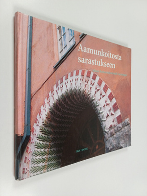 Bo Finne : Aamunkoitosta sarastukseen : miten Koiton talo...