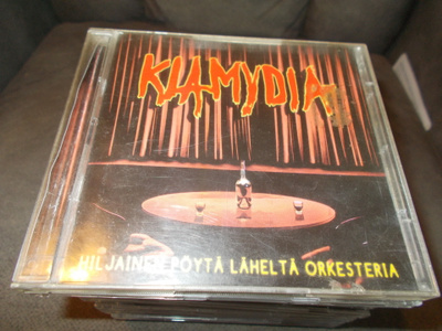 2 - CD KLAMYDIA ** HILJAINEN PÖYTÄ LÄHELTÄ ORKESTERIA **