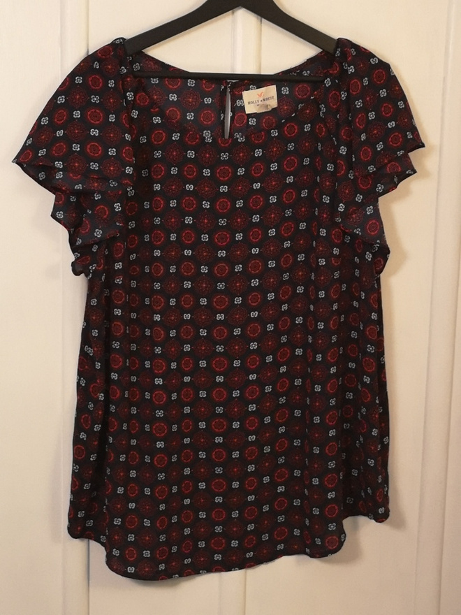 Röyhelöhihainen paita koko 48 (noin XL)