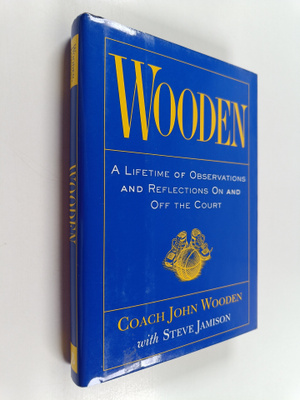 John Wooden : Wooden : A Lifetime of Observations and Ref...