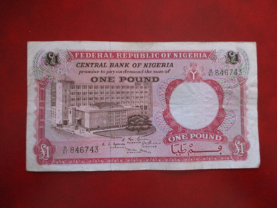 NIGERIA ONE POUND 1967 P-8  (K15-S106)