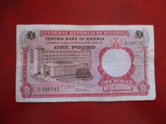 NIGERIA ONE POUND 1967 P-8  (K15-S106)