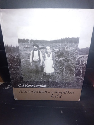 Korkeamäki : Ravioskorpi - raivaajien kylä ( SIS POSTIKULU )