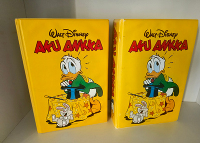 Aku Ankan vuosikerta 1998 omissa kansioissa