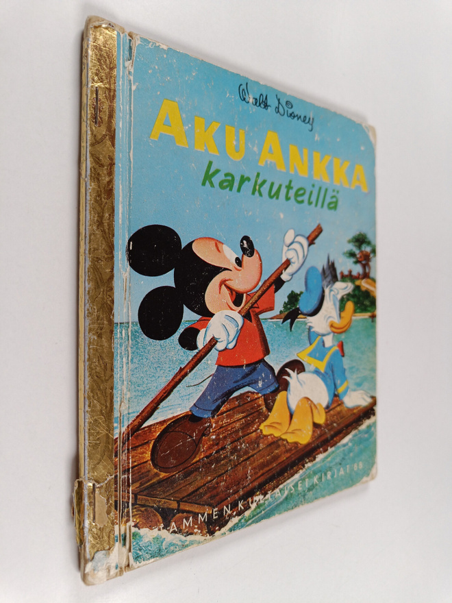 Lea Karvonen ym. : Aku Ankka karkuteillä
