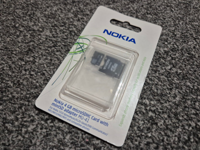 Nokia 4GB microSDHC Card with miniSD adapter MU-41