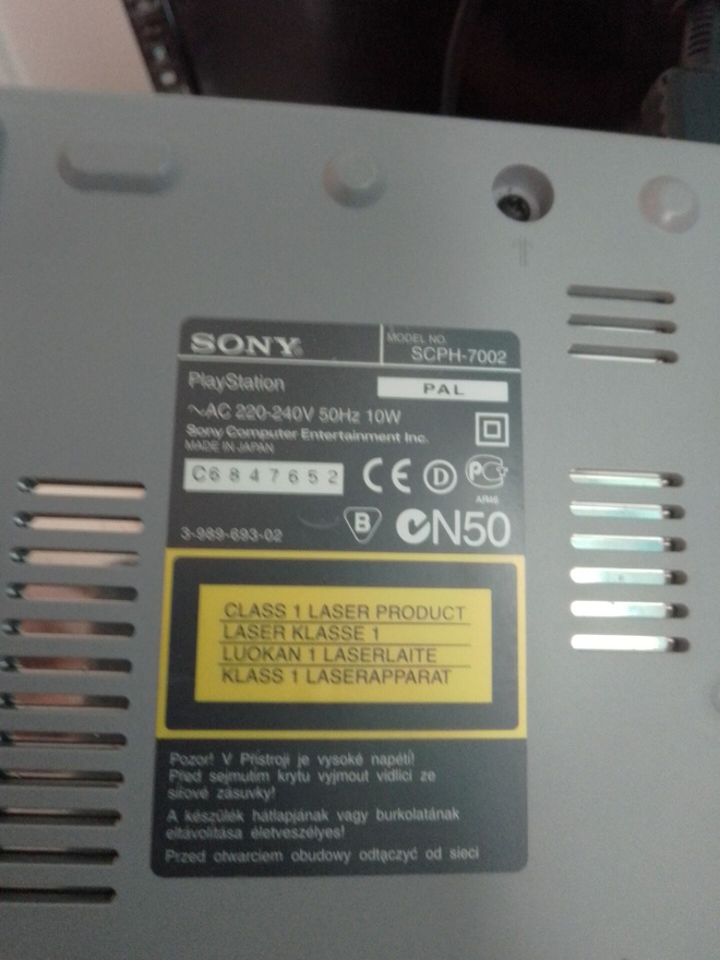 PlayStation 1 konsoleita 2kpl+ohjaimet 2kpl + johdot