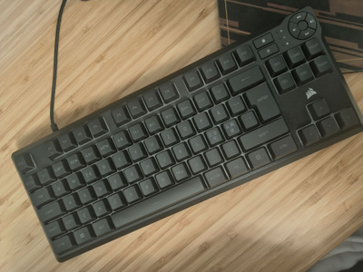 Uusi Corsair k55 core tkl RGB näppäimistö