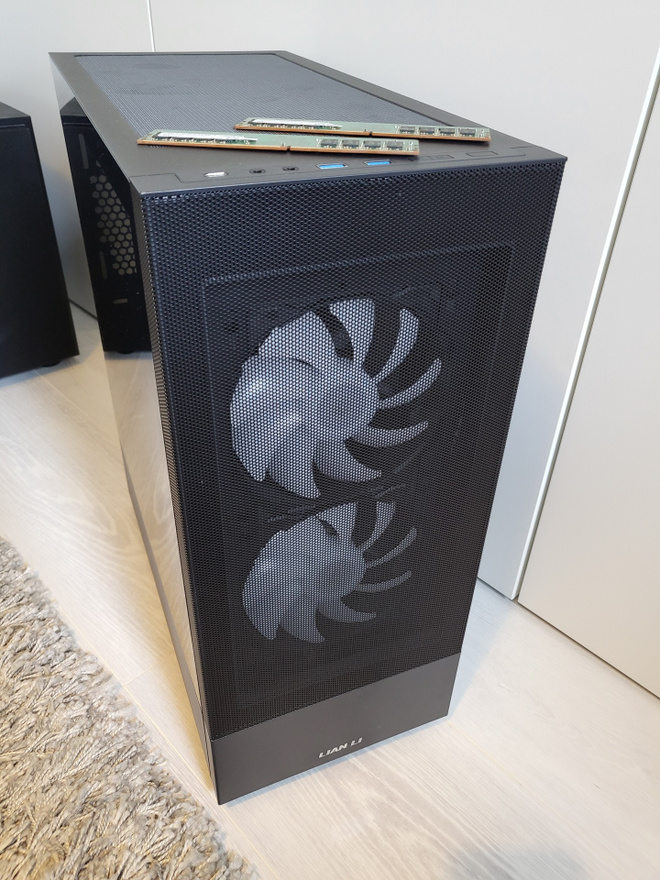 16GB ddr4 & LIAN LI ATX -kotelo