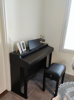 Roland HP-302 SuperNATURAL Digital Piano (Rosewood)