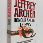 Jeffrey Archer : Honour among thieves - pikkukuva 1