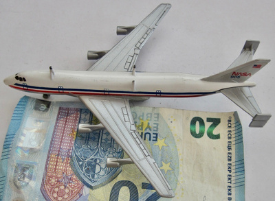 VANHA Pienoismalli ERTL Lentokone Boelling 747 Nasa Metallia