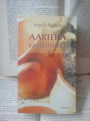 Sirpa Hilpinen - Aarteita saviastioissa (pokkari)