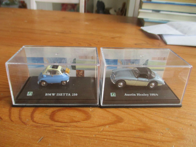 BMW isetta ja Austin healey pienoismallit