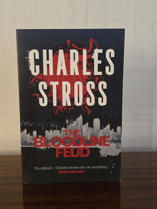 The Bloodline Feud (Charles Stross, pehmeäkantinen)