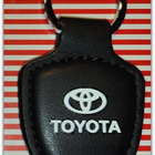 Pieni nahkainen Toyota avaimenperä - pikkukuva 1