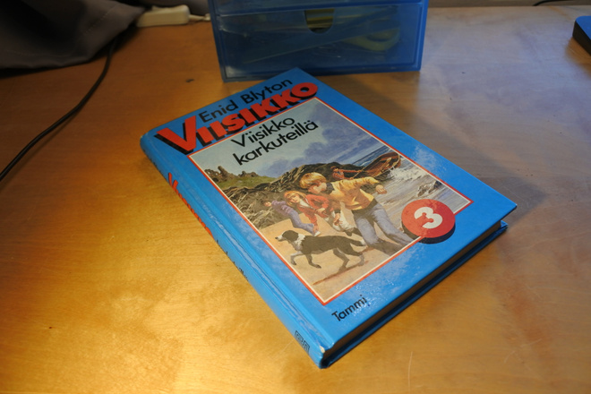 Enid Blyton: Viisikko karkuteillä, sidottu, hyvä