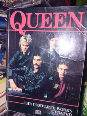 Nuottikirja QUEEN THE COMPLETE WORKS UPDATED ( SIS POSTIKUL)