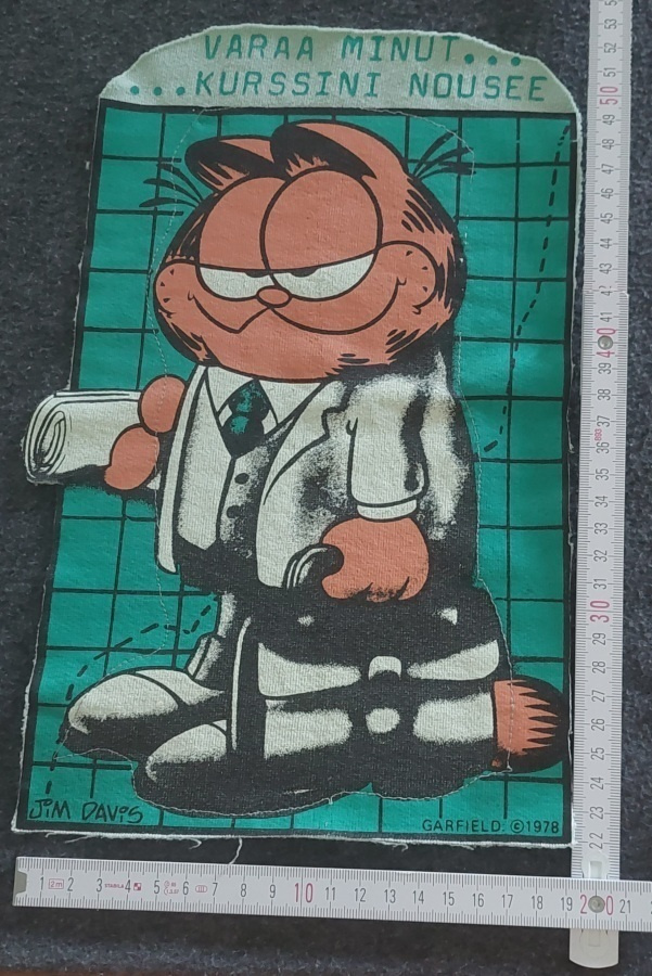 Ommeltava kissa tai lehti merkki