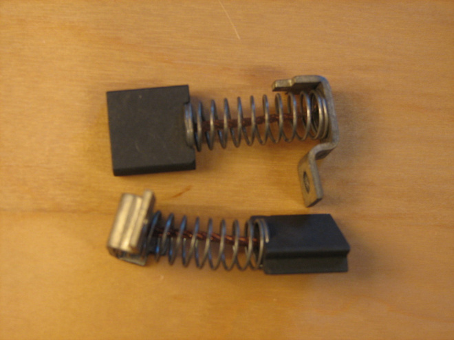 Ducel tasavirtalaturin hiilisarja UX24