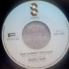 ANNELI SARI :: NIIN SAMMUI RAKKAUS :: VINYYLI  7"    1990 - pikkukuva 2