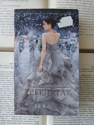 Kiera Cass - Perijätär (pokkari)