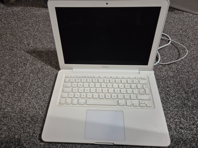 MacBook 2009 vuodelta + laturi