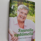 Hilla Blomberg : Suurella sydämellä (signeerattu) - pikkukuva 1
