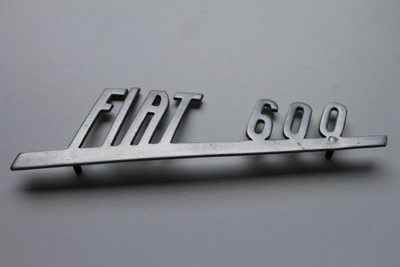 Fiat 600 alkuperäinen takaluukun merkki