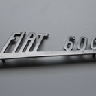 Fiat 600 alkuperäinen takaluukun merkki - pikkukuva 1