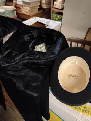 frakki puku + silinterhattu