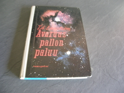 T.A. Engström Avaruuspallon paluu KIRJASTON POISTO