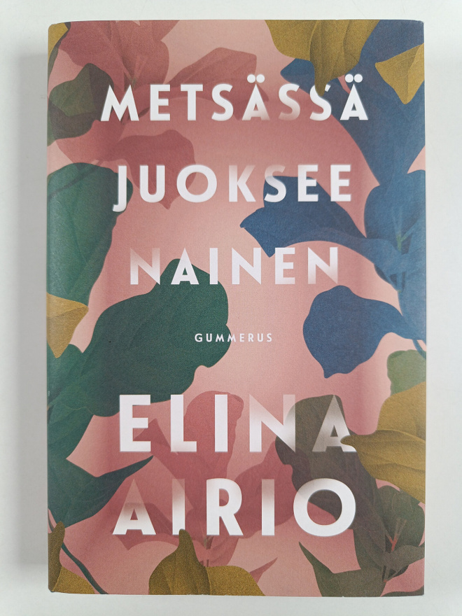 Elina Airio : Metsässä juoksee nainen
