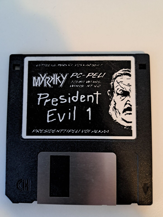 President Evil 1 disketti Myrkky lehdestä