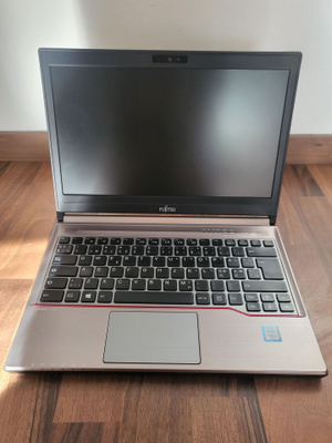 Fujitsu E736 13" kannettava W11 (Hyvä akku)