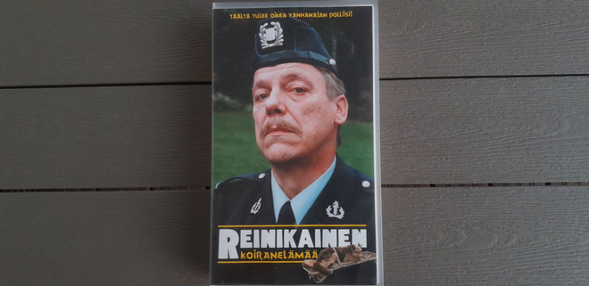 VHS: Reinikainen Koiranelämää (Tenho Saurén 1985/2002)