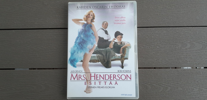 DVD: Mrs. Henderson Esittää (Judi Dench, Bob Hoskins 2005)