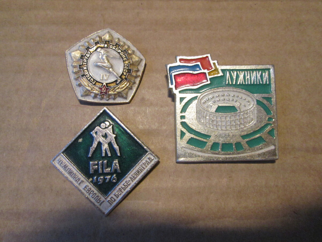 CCCP: kolme vintage urheilupinssiä