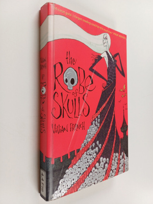 Vivian French : The robe of skulls