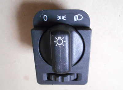 Ajovalokatkaisija  GM  90481764.  Opel Corsa B,  1993-97