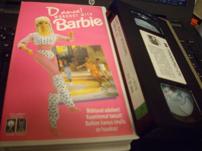 VHS : DANCE WORKOUT WITH BARBIE ( 1991 ) SIS POSTIKULU