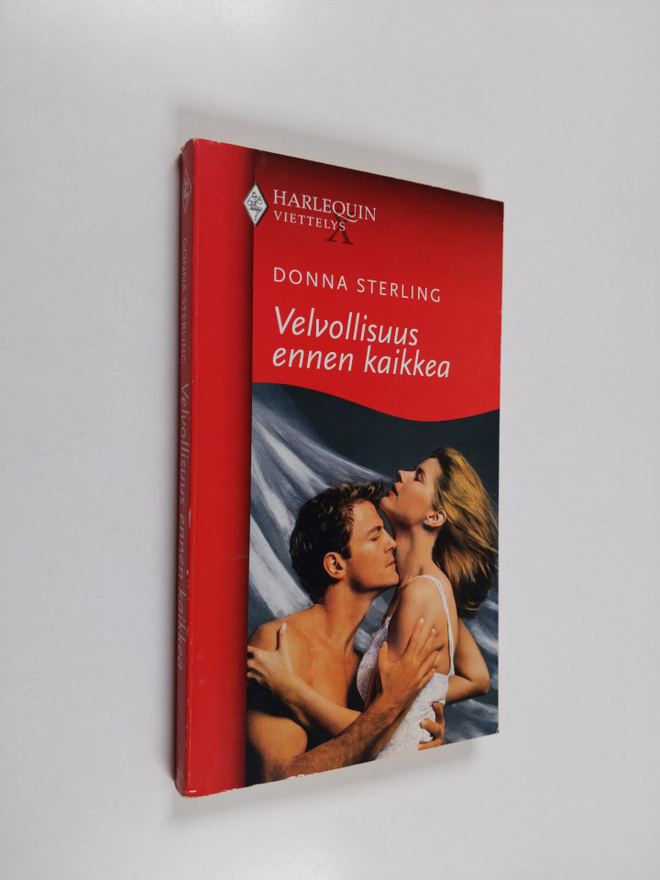 Donna Sterling : Velvollisuus ennen kaikkea