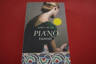 Janice Y.K. Lee: Pianotunnit  (2010)